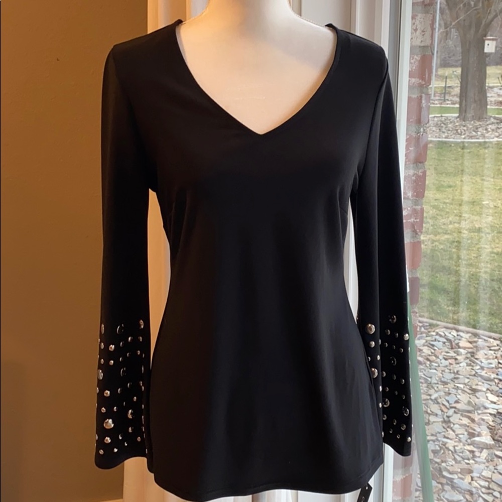 Cartise knit top w/silver detail. Stunning   Med